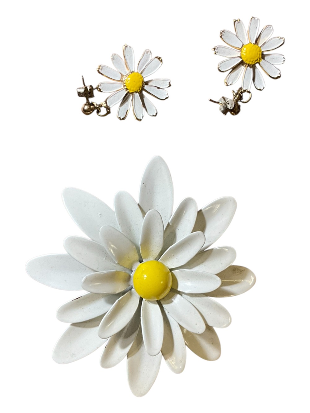 Vintage Daisy Pin and Retro Post and Clutch Earrings Unsigned Gold-Tone Metal